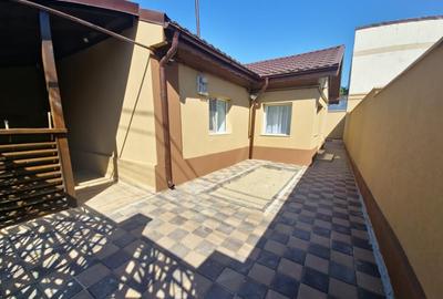 Casă cu 3 camere cu Canalizare în Km 4 - 7