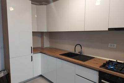 Apartament cu 2 camere decomandat în Tractorul - 3
