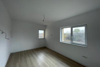 Duplex cu 5 camere cu Canalizare în Ghiroda - 9