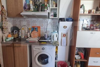 Garsoniera cu baie si geam mare  - scara foarte ingrijita - 12