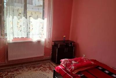 Apartament cu 3 camere decomandat, mobilat în Central