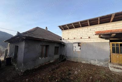 Casă cu 3 camere cu Teren 250 Mp în Central - 2