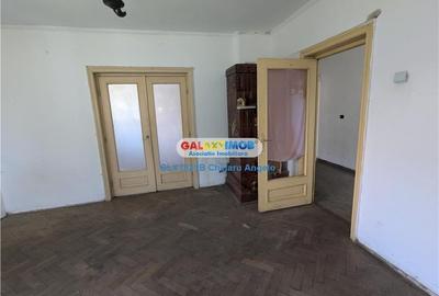 Munții Carpați,teren 569 mp, casa 4 cam si anexe 170 mp,  utilit - 4