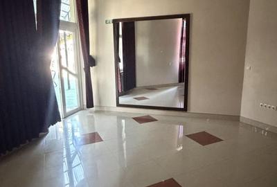 Spațiu comercial, de 990 mp, în Nord - 2