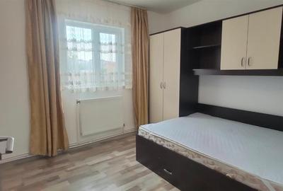 Apartament cu 3 camere semidecomandat în Podu Roș - 6