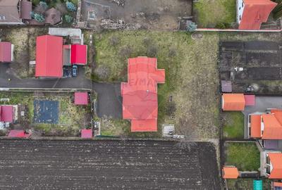 Casă cu 7 camere cu Teren 1400 Mp în Stupini - 43