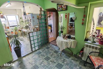 Apartament cu 3 camere decomandat în Tei - 8