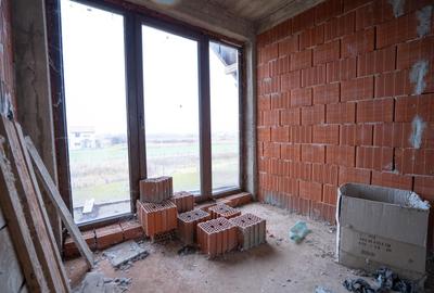 Casă individuală cu 7 camere cu Canalizare în Rontău - 9