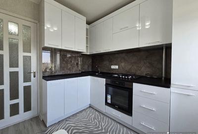 Garsonieră decomandată în Titan