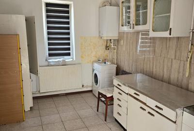Casă individuală cu 7 camere cu Teren 164 Mp în Tomis I - 5