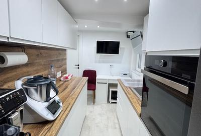 Casa la sol cu 3 camere, 933 mp teren, Valu lui Traian - 11