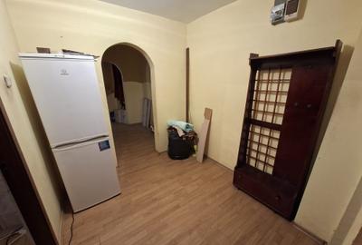 Apartament cu 3 camere, decomandat, zona Dacia - 5