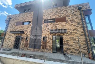 Apartament cu 3 camere semidecomandat în Europa