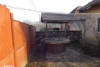 Casă cu 8 camere cu Teren 1900 Mp în Central - 2