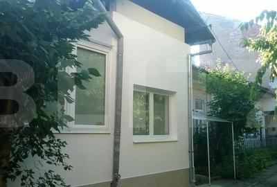 Casa ultrafinisata, zona centrala, 65 mp utili, 2 locuri de parcare, mansardare!