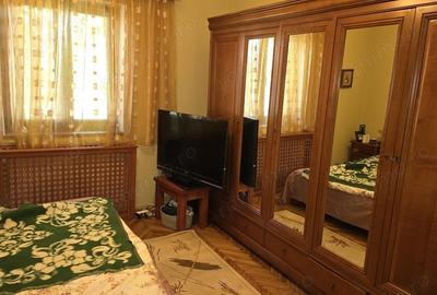 Vand apartament 4 camere dec. in Deva, ultracentrala (la 2 minute de Primarie), etaj 1, mobilat - 1