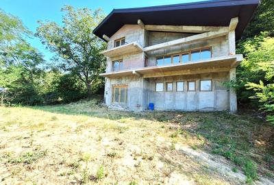 Casă individuală cu 6 camere în Merei