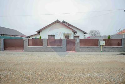Casă cu 3 camere cu Teren 500 Mp în Biharia