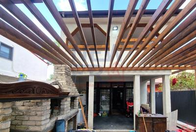 Casă individuală cu 5 camere cu Canalizare în Andronache