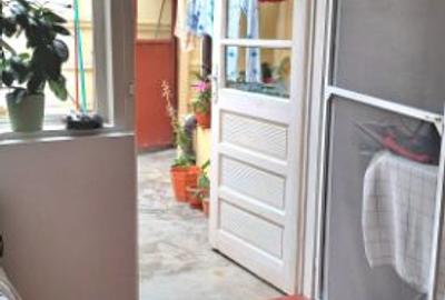 Vand casă cu  3 camere in zona tabacarie - 2