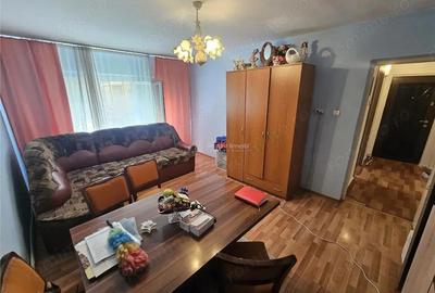Apartament cu 3 camere decomandat în Micro IV