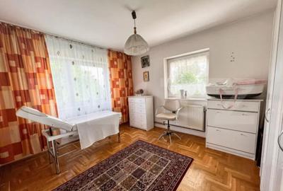 Casă cu 8 camere cu Teren 1800 Mp în Central - 8