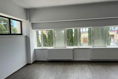 Spațiu comercial, de 270 mp, în Nord - 6