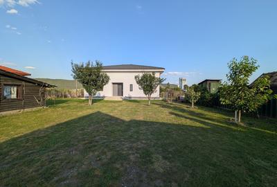 Casă individuală cu 4 camere cu Canalizare în Fundătura - 1