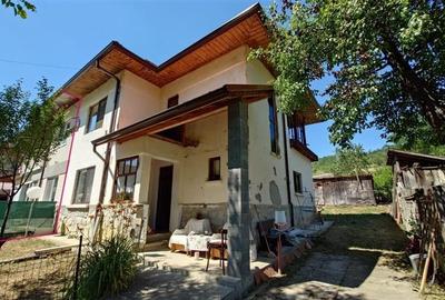 Casă cu 3 camere în Central