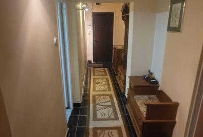 Apartament cu 3 camere decomandat în Central - 1