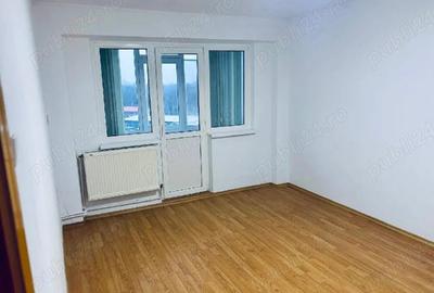 Apartament cu 3 camere decomandat în Viziru 3 - 2