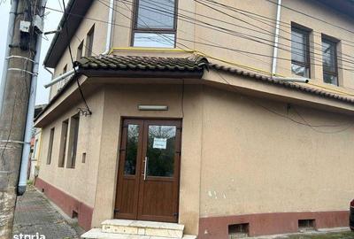 Casă cu 4 camere cu Teren 150 Mp în Central - 1