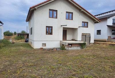 Casă cu Teren 627 Mp în Giarmata
