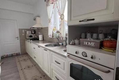 Casă cu 7 camere cu Teren 2000 Mp în Rădăuți - 2