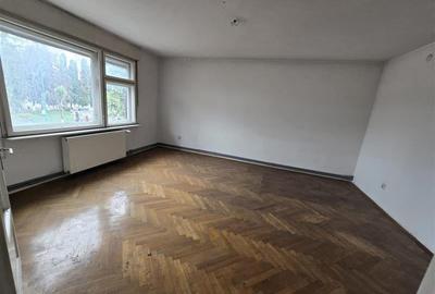 Imobil cu potential, constructie solida cu 2 apartamente,+demisol si garaj, Bras - 12