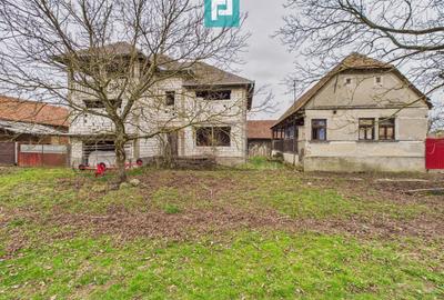 Casă individuală cu 7 camere cu Teren 1201 Mp în Almaș - 1