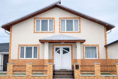 Casă cu 4 camere cu Teren 380 Mp în Central - 1