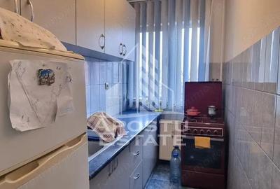 Apartament cu 3 camere, etaj intermediar, zona Dacia - 3