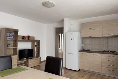 Apartament cu 2 camere semidecomandat, mobilat în Periferie