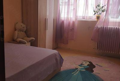 Apartament cu 3 camere decomandat în Progresul - 2