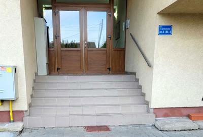 Apartament cu 3 camere decomandat în Exterior Vest