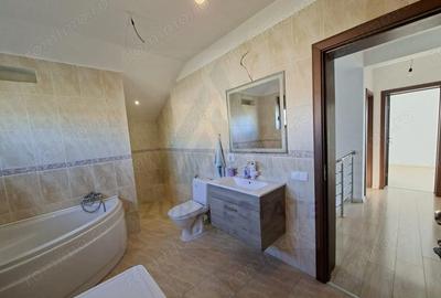 Casă cu 5 camere cu Teren 372 Mp în Daia - 1