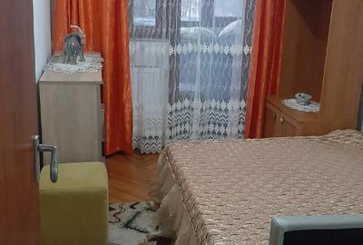 Inchiriez Apartament 3 Camere - 1