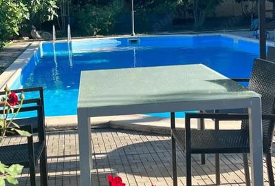 Casă cu 6 camere cu Teren 1000 Mp în Central - 1