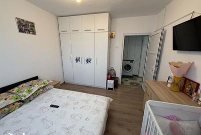 Apartament cu 3 camere decomandat în Democrației