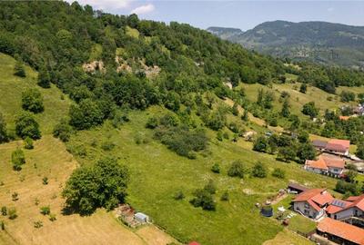 Teren de 2327 mp, în Moieciu - 6