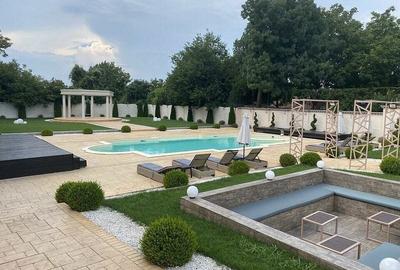 Spațiu comercial, de 2,600 mp, în Central - 8