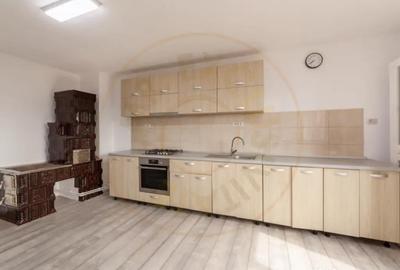 Casă cu 7 camere cu Teren 4563 Mp în Central - 5
