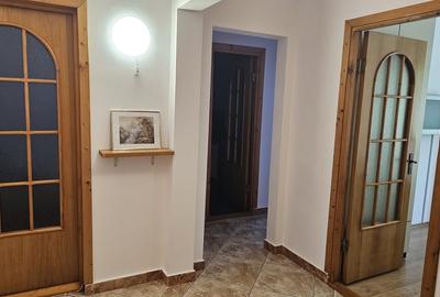 Apartament cu 4 camere semidecomandat în Nord