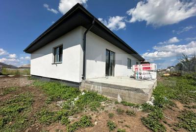 Casă cu 4 camere cu Teren 400 Mp în Tărlungeni
